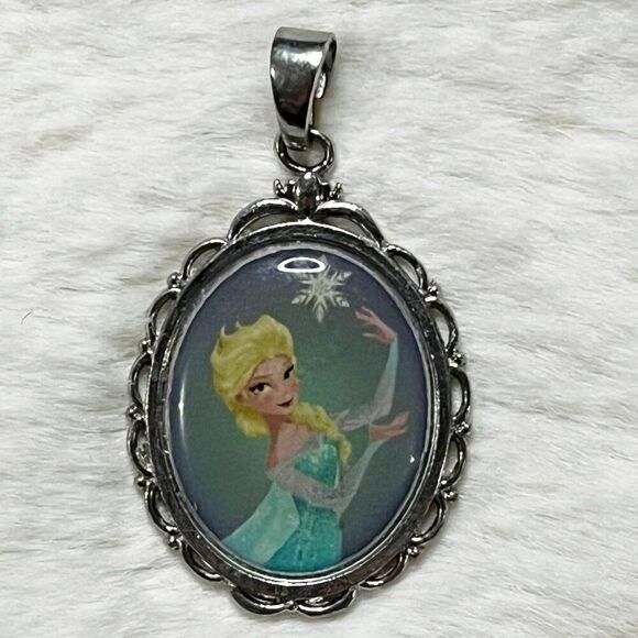 🔮 5/$25‎ Disney Frozen Elsa Pendant - Picture 1 of 3
